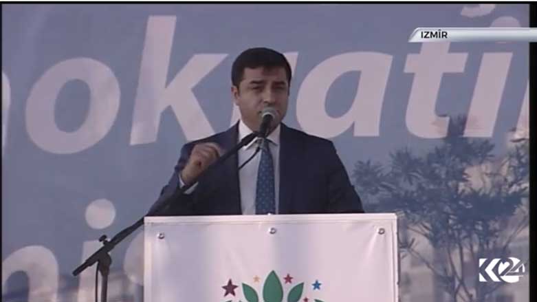 Demîrtaş: li Tirkiyê demokrasî nîne